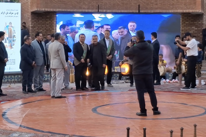 اعطای شال افتخار پهلوانی به سرپرست اداره‌کل میراث‌فرهنگی البرز به پاس حمایت از فرهنگ پهلوانی و میراث معنوی ایران