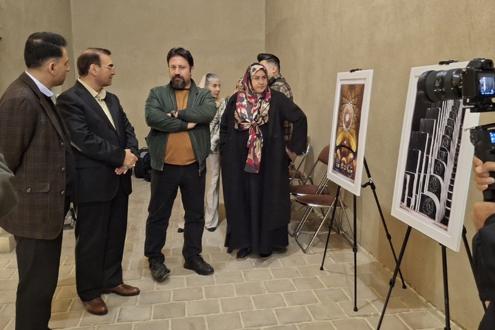بازدید سرپرست اداره‌کل میراث فرهنگی البرز از نمایشگاه عکس و کارگاه‌های صنایع‌دستی در جشنواره پویش «من میراث‌بان ایرانم»