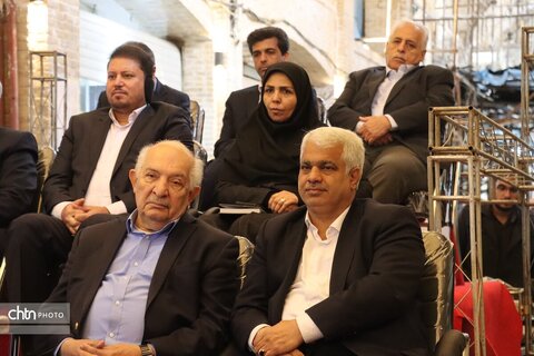 نشست خبری استاندار خراسان رضوی در بازار تاریخی فرش مشهد برگزارشد