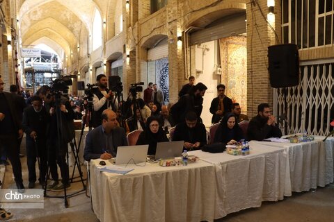 نشست خبری استاندار خراسان رضوی در بازار تاریخی فرش مشهد برگزارشد