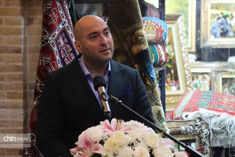 نشست خبری استاندار خراسان رضوی در بازار تاریخی فرش مشهد برگزارشد