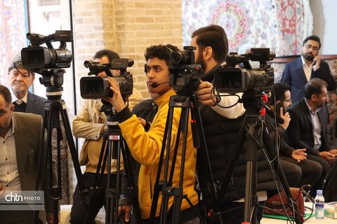 نشست خبری استاندار خراسان رضوی در بازار تاریخی فرش مشهد برگزارشد