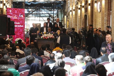 نشست خبری استاندار خراسان رضوی در بازار تاریخی فرش مشهد برگزارشد