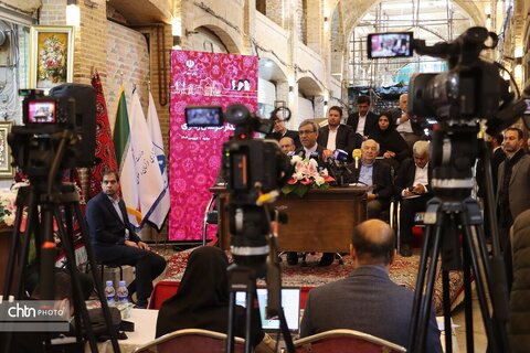 نشست خبری استاندار خراسان رضوی در بازار تاریخی فرش مشهد برگزارشد