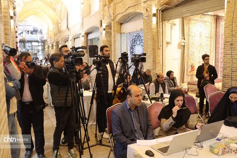 نشست خبری استاندار خراسان رضوی در بازار تاریخی فرش مشهد برگزارشد