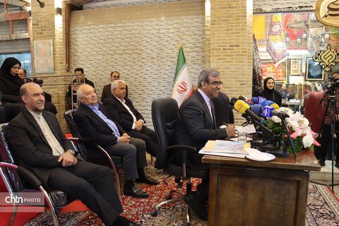 نشست خبری استاندار خراسان رضوی در بازار تاریخی فرش مشهد برگزارشد
