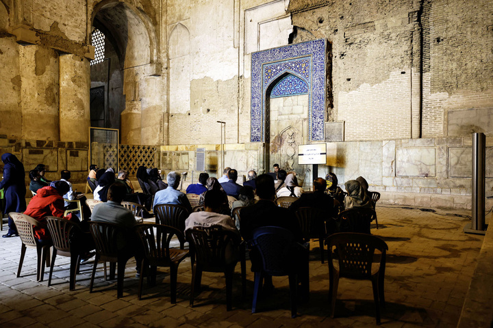 بررسی سیر تداوم و تکامل معماری ایرانی- اسلامی در مسجد جامع اصفهان