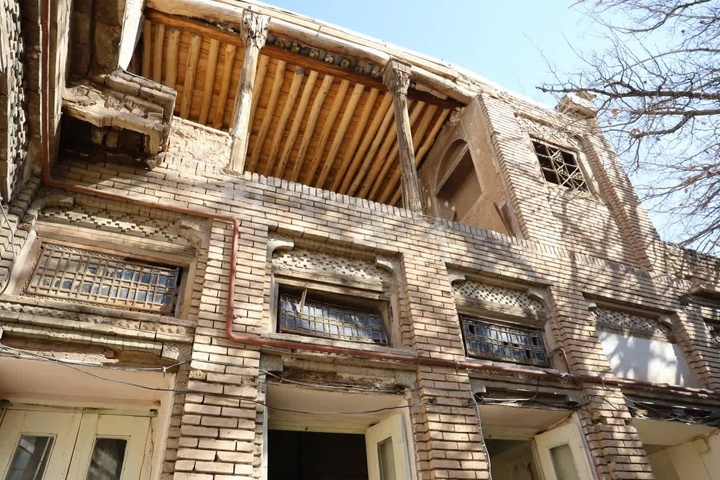 خانه منسوب به سعدی همچنان استوار و در حال صیانت/ تکذیب شایعه تخریب در طرح توسعه حرم شاه‌چراغ(ع)