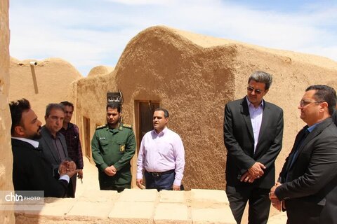 مدیرکل میراث فرهنگی یزد از قلعه خرانق  بازدید کرد