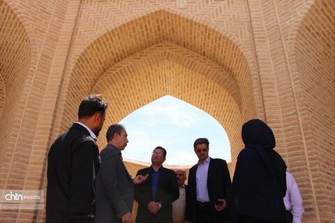مدیرکل میراث فرهنگی یزد از قلعه خرانق  بازدید کرد