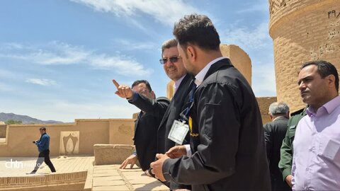 مدیرکل میراث فرهنگی یزد از قلعه خرانق  بازدید کرد