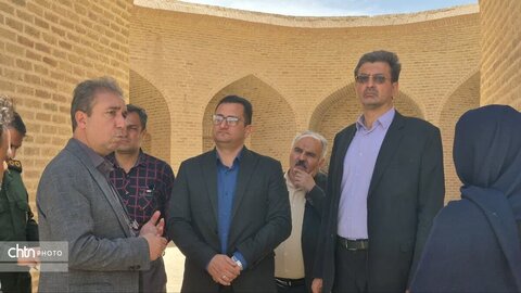 مدیرکل میراث فرهنگی یزد از قلعه خرانق  بازدید کرد