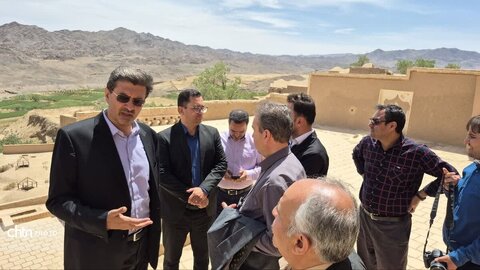 مدیرکل میراث فرهنگی یزد از قلعه خرانق  بازدید کرد