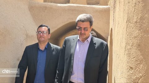 مدیرکل میراث فرهنگی یزد از قلعه خرانق  بازدید کرد