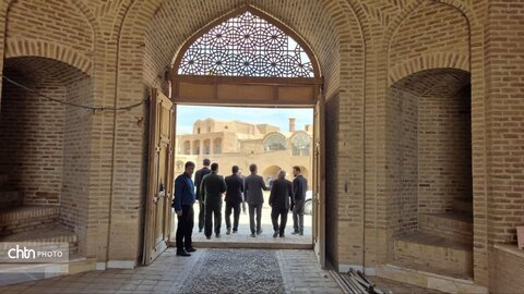 مدیرکل میراث فرهنگی یزد از قلعه خرانق  بازدید کرد