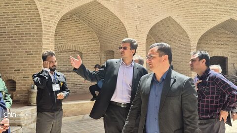 مدیرکل میراث فرهنگی یزد از قلعه خرانق  بازدید کرد
