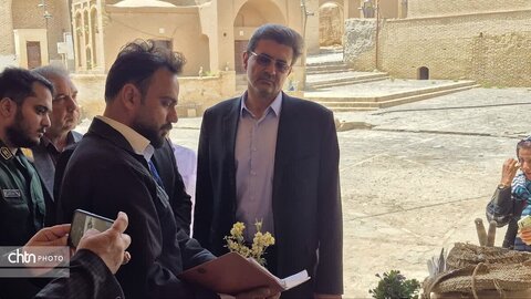 مدیرکل میراث فرهنگی یزد از قلعه خرانق  بازدید کرد