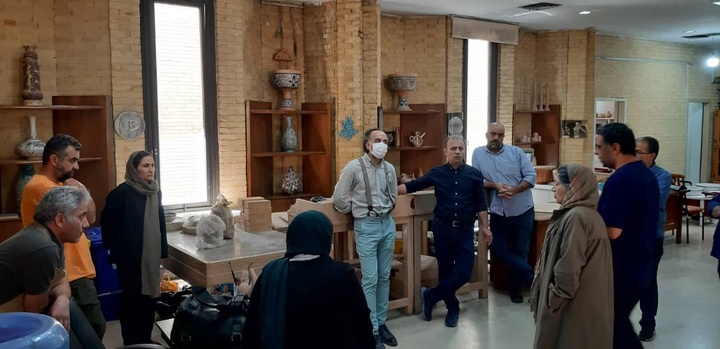 نشست هم‌اندیشی اساتید متخصص چرخکاری در گروه پژوهشی هنرهای سنتی برگزار شد