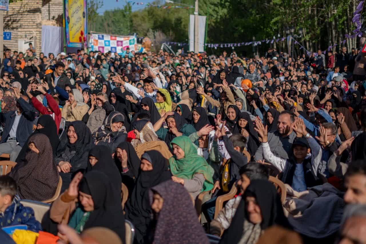 پنجمین جشنواره ریواس و سبزیهای بومی شهرستان کوهسرخ برگزار شد