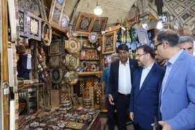 بازدید استاندار از بازار تاریخی وکیل