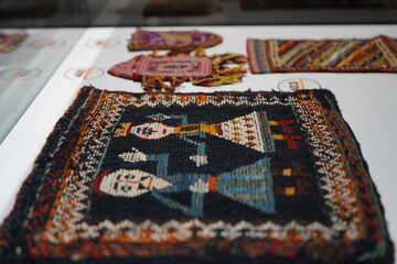 مجموعه دست‌بافته‌های عشایری و روستایی