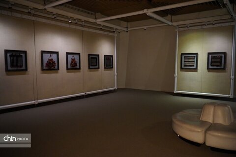 نمایشگاه دست‌بافته‌های عشایری و روستایی در موزه ملی فرش ایران افتتاح شد