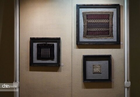 نمایشگاه دست‌بافته‌های عشایری و روستایی در موزه ملی فرش ایران افتتاح شد
