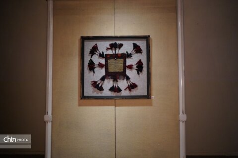 نمایشگاه دست‌بافته‌های عشایری و روستایی در موزه ملی فرش ایران افتتاح شد