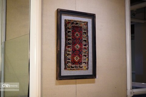 نمایشگاه دست‌بافته‌های عشایری و روستایی در موزه ملی فرش ایران افتتاح شد