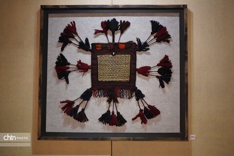 نمایشگاه دست‌بافته‌های عشایری و روستایی در موزه ملی فرش ایران افتتاح شد