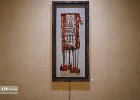 نمایشگاه دست‌بافته‌های عشایری و روستایی در موزه ملی فرش ایران افتتاح شد