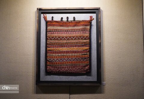 نمایشگاه دست‌بافته‌های عشایری و روستایی در موزه ملی فرش ایران افتتاح شد