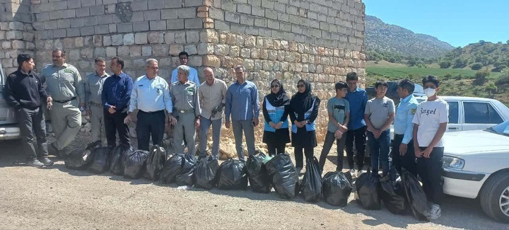 مناطق گردشگری لرستان پاکسازی شد