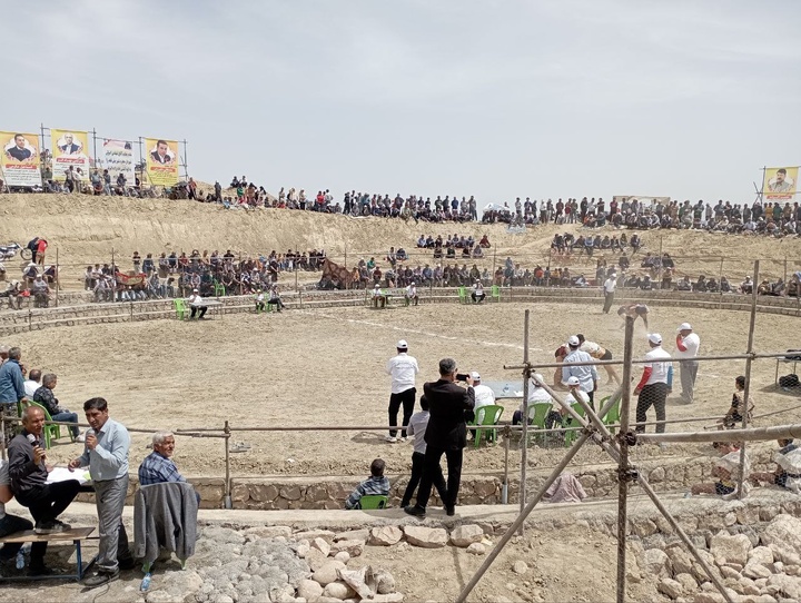 مسابقات کشتی با چوخه در شهرستان گود امام اشرف مانه برگزار شد