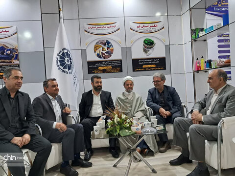 بازدید استاندار از غرفه استان قم در نمایشگاه ایران اکسپو