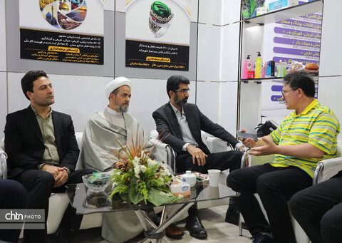 بازدید استاندار از غرفه استان قم در نمایشگاه ایران اکسپو