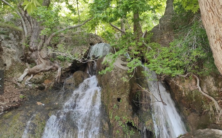 آبشار بهرام بیگی دنا