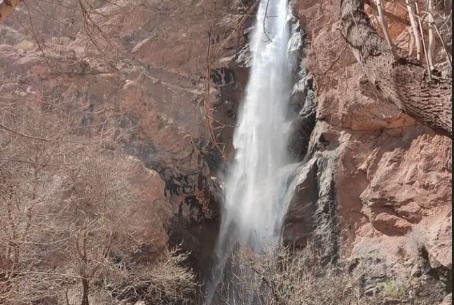 آبشار بهرام بیگی دنا