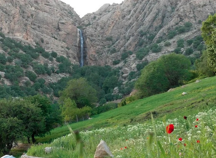 آبشار بهرام بیگی دنا