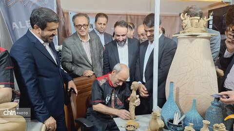 فرش قرمز همدان زیر پای سرمایه‌گذاران‌ پهن است