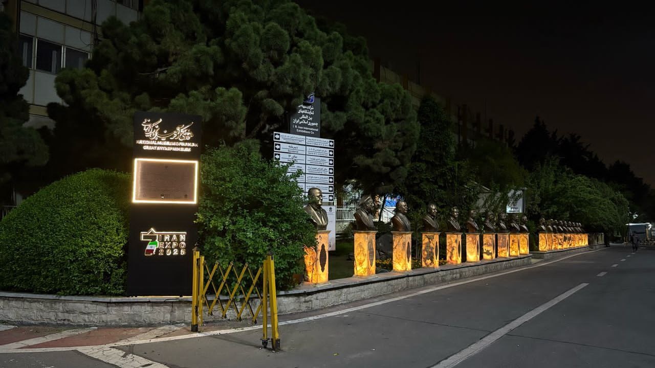 ادای احترام به تجار و کارآفرینان برتر ایرانی در نمایشگاه توانمندی‌های صادراتی کشور