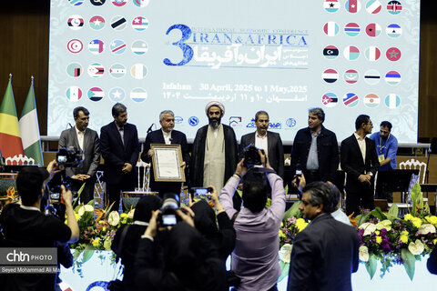آیین اختتامیه سومین اجلاس همکاری‌های ایران و آفریقا با حضور وریز میراث فرهنگی