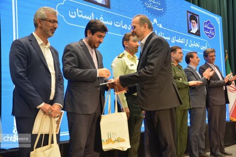 آیین تجلیل از اعضای ستاد اجرایی خدمات سفر استان یزد