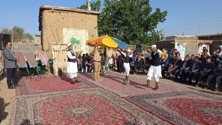 سومین  جشنواره گیاهان دارویی و ریواس در روستای گردشگری صنوبر تربت حیدریه برگزار شد