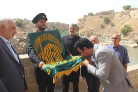سازه‌های آبی شوشتر میزبان خادمان‌الرضا (ع) شد/ مطالبه مردمی برای سامان‌دهی املاک تاریخی با مالکیت آستان قدس