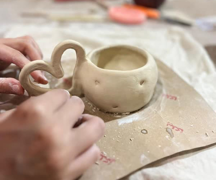 کارگاه‌های صنایع‌دستی ویژه دختران به‌مناسبت دهه کرامت در گلستان برگزار شد