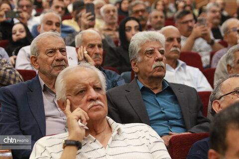 وداع با پیکر استاد برجسته فرهنگ و ادبیات در مجموعه تاریخی شیخ حسن چاه‌کوتاهی