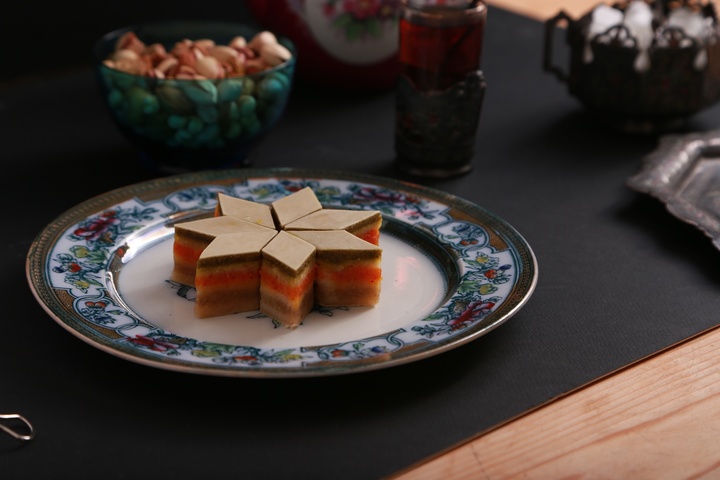 جشنواره کیک و شیرینی های سنتی به مناسبت دهه کرامت