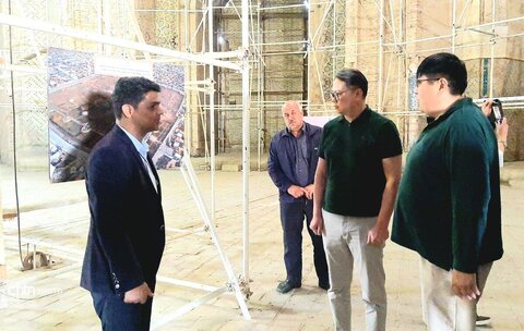 بازدید هیات دیپلماتها و سرکنسول کشور از گنبد سلطانیه