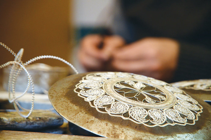 کارگاه‌های صنایع‌دستی زنجان در انتظار راه دسترسی